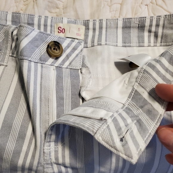 SO by Kohls Gray & White Striped Beach Shorts Juniors size 5 - Picture 3 of 5